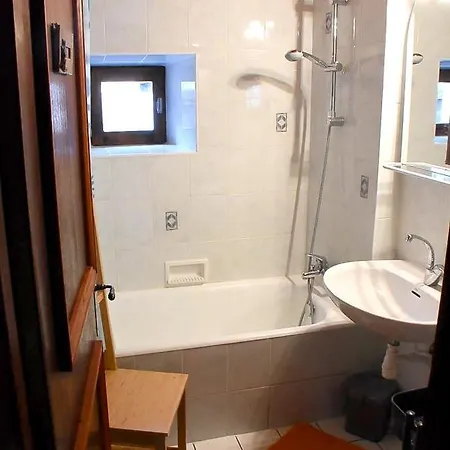 D'une A A 10 M Des Pistes Avec Vue Sur La Et Wifi Apartment *